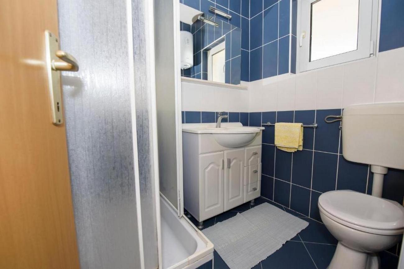 Apartments By The Sea Suhi Potok, Omis - 14555 Jesenice  Room photo