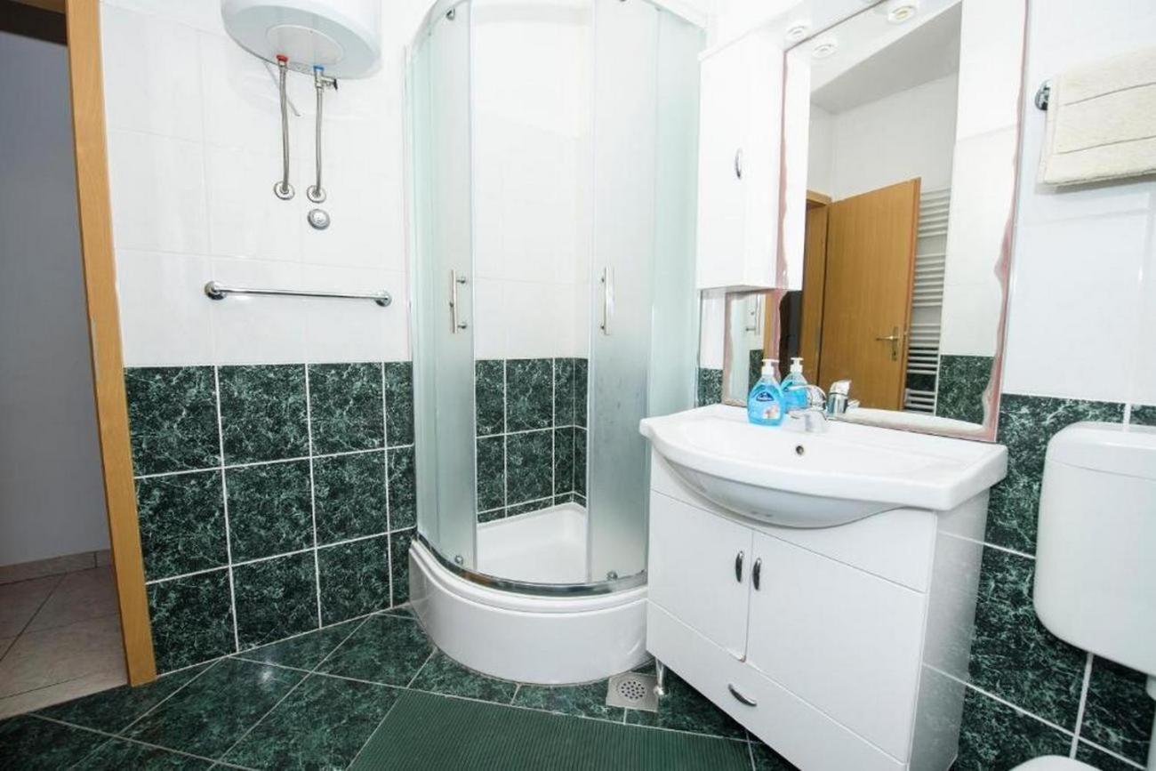 Apartments By The Sea Suhi Potok, Omis - 14555 Jesenice  Room photo