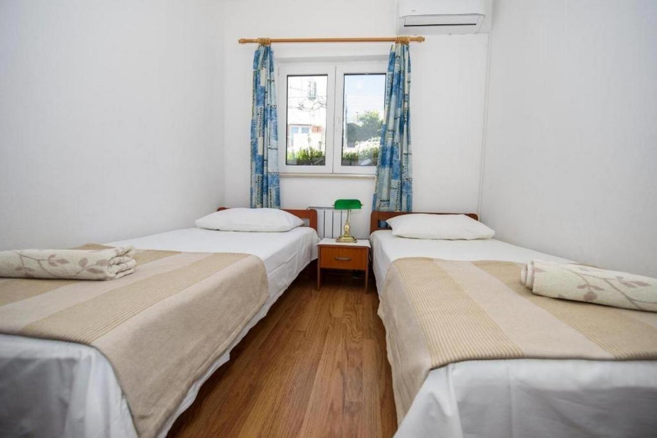 Apartments By The Sea Suhi Potok, Omis - 14555 Jesenice  Room photo